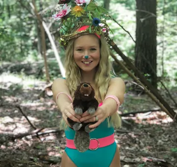 Pain Fonda and her Beaver friend ask for help